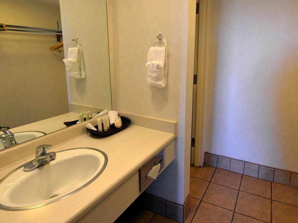 Elephant Butte Inn Room photo